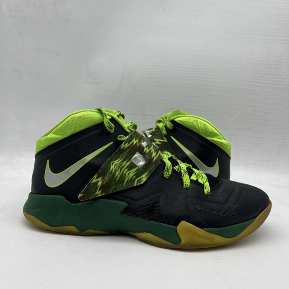 Nike Other - Mens Nike Zoom Soldier VII 7 Adult Size 10 Lebron James Black Green (609679-004)